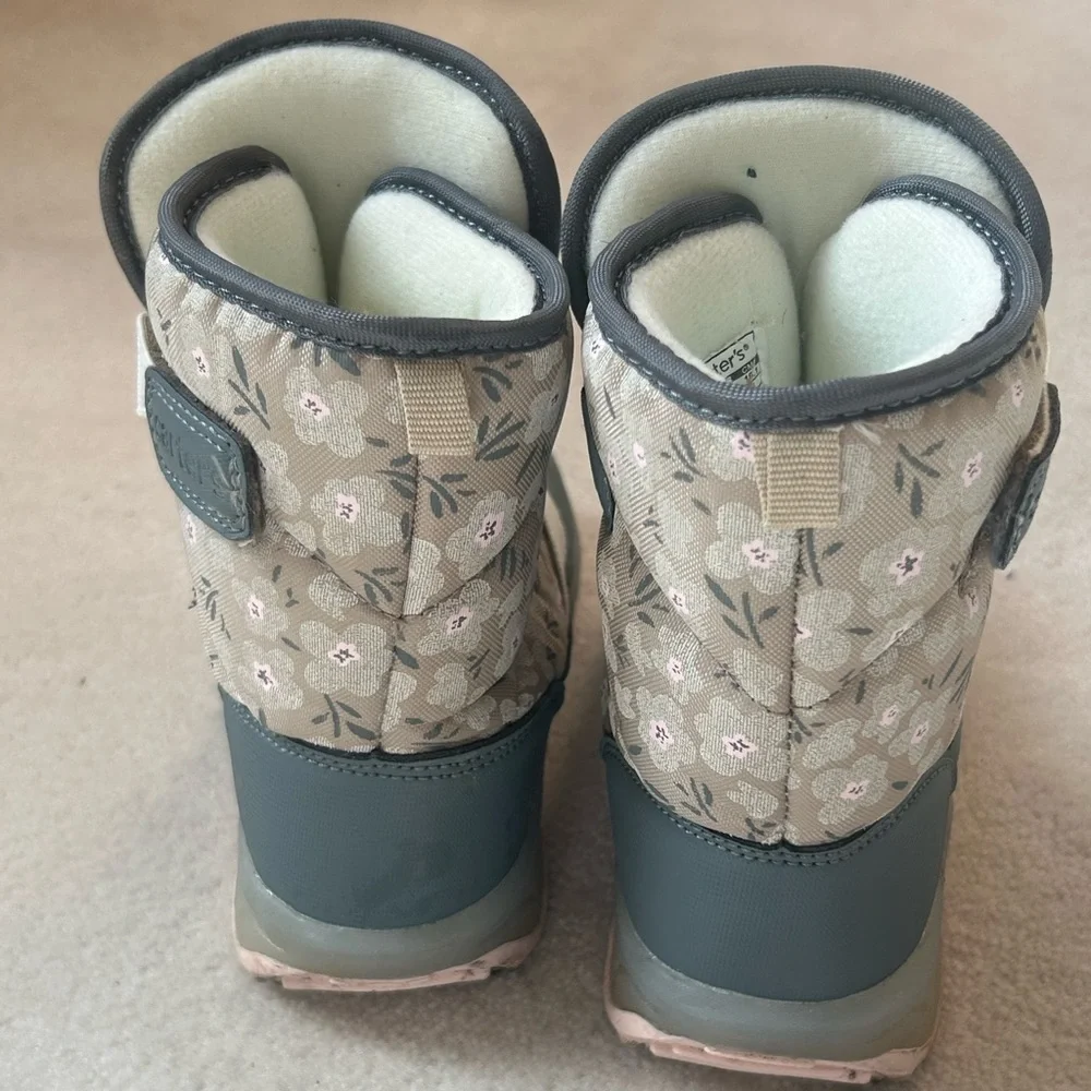 Carter’s Floral Light Up Snow Boots 12
